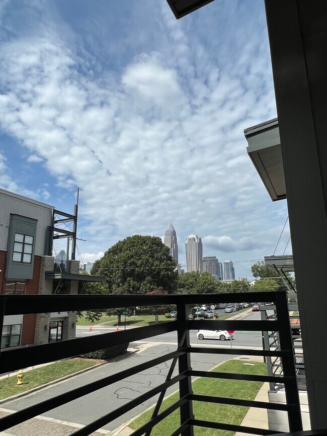 Foto del edificio - 927 E 8th St