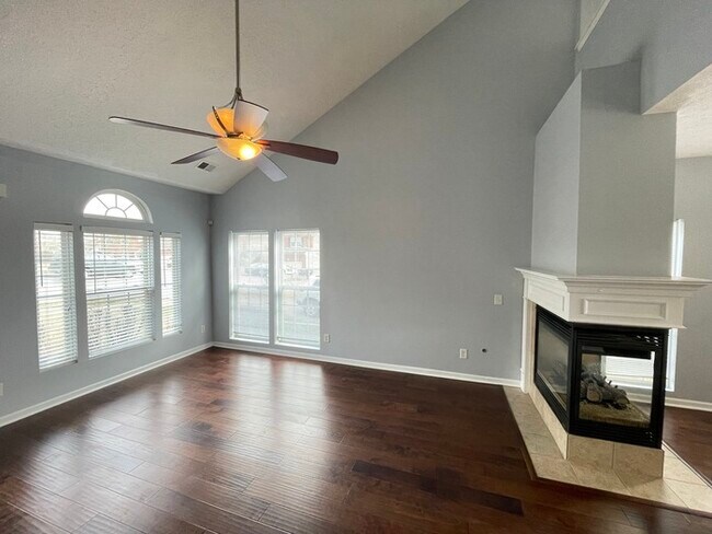 Building Photo - Jordan Ridge Bordeaux area home with bonus...
