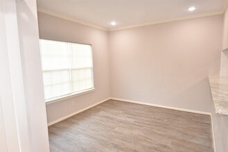 Building Photo - 12565 Melville Dr