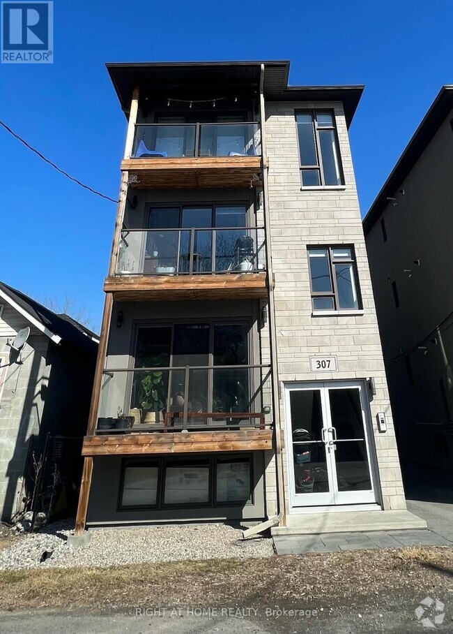 Building Photo - 307-307 Picton Ave