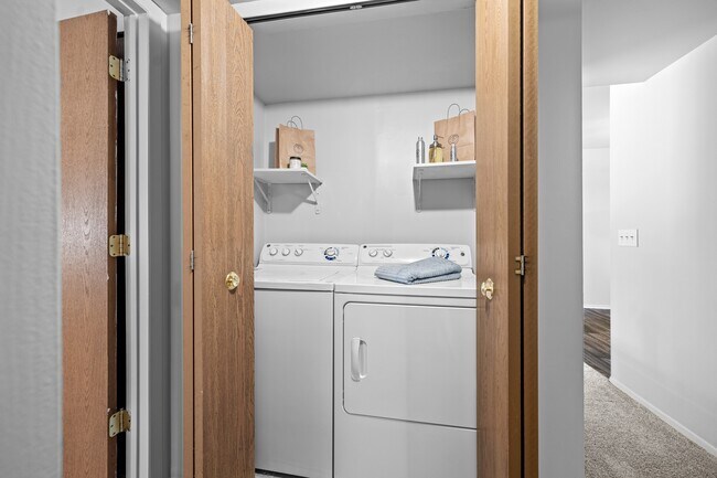Lavadora/secadora en Dover Hills Apartments en Kalamazoo - Dover Hills Apartments