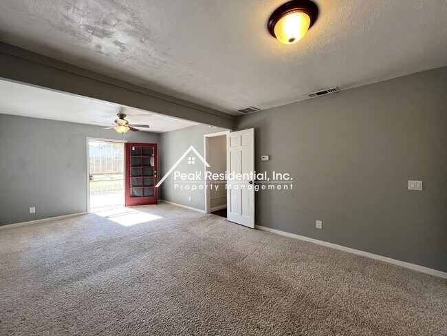 Foto del edificio - Charming Carmichael 2bd/1ba House with RV ...