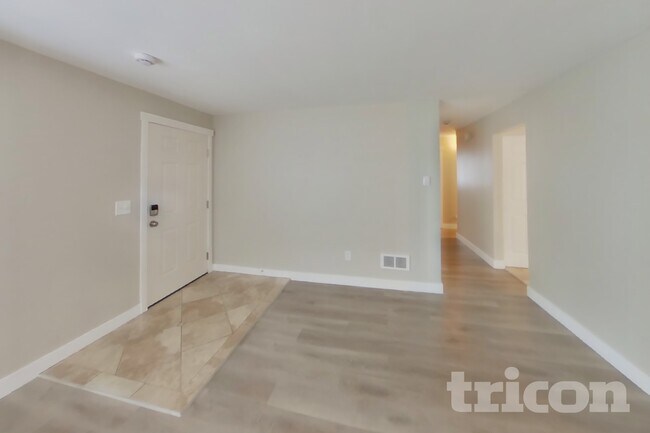 Foto del edificio - 4121 21st Ave SW
