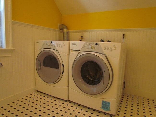 Laundry in Unit - 405 Belgrade Ave