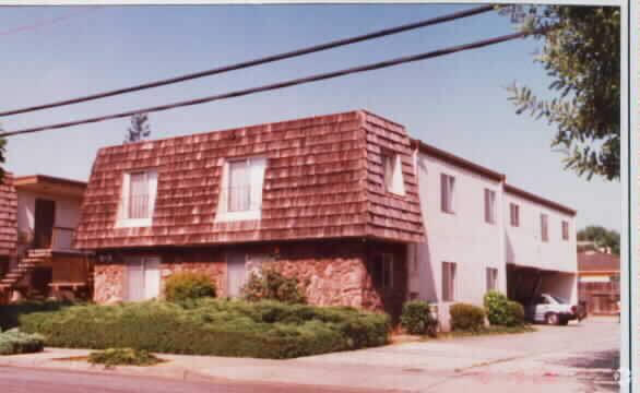 Building Photo - 2113 Hartnell St
