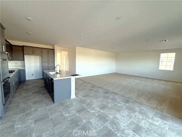 Building Photo - 30460 Arroyo Spgs St