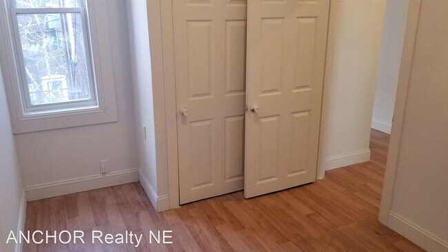 Building Photo - 3 br, 1 bath House - 241 N Creighton St