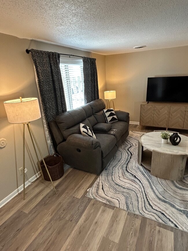 Building Photo - 917 Davis Blvd