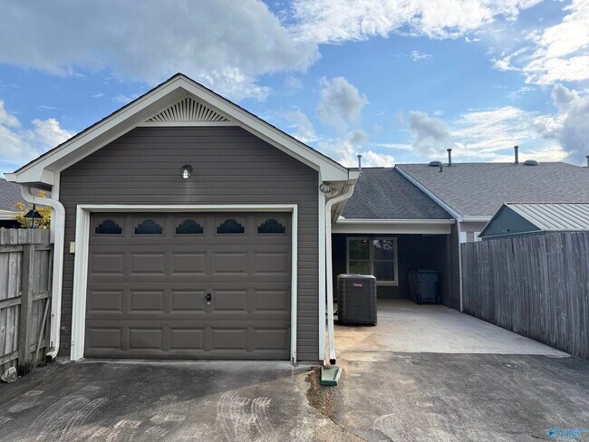 Building Photo - 1524 Forestview Dr SW