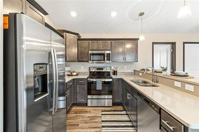 Foto del edificio - $2,150 | 3 Bedroom, 3 Bathroom Townhouse | No Pets | Available for an August 1st, 2026 Move In!