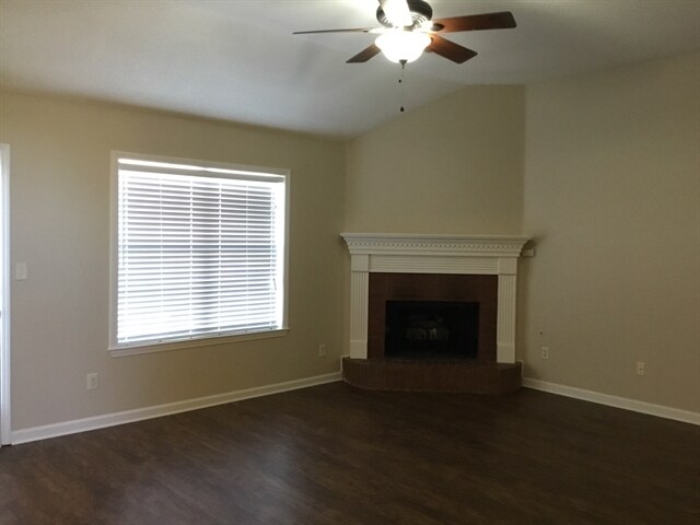 Foto del edificio - 4920 Misty River Rd