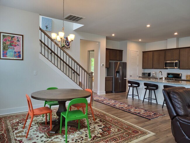 Foto del edificio - Spacious 3 bedroom in Mayes Hall Community
