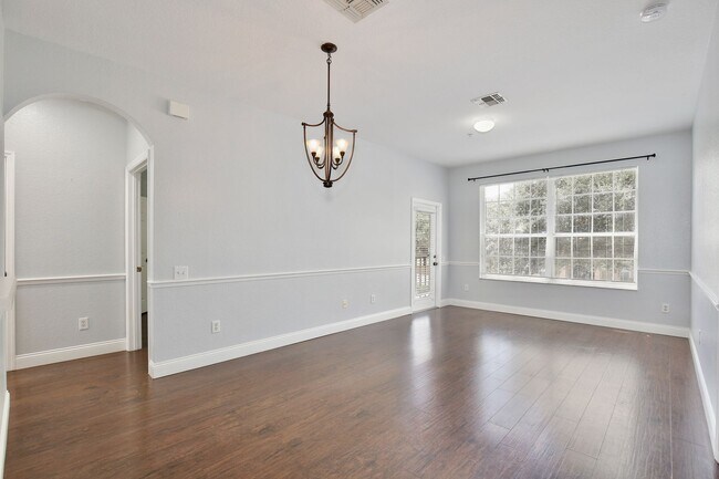 Building Photo - Spacious 2/2 Condo in Gated Orlando Commun...