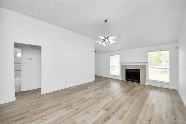 Building Photo - 20214 Apache Gardens Ln