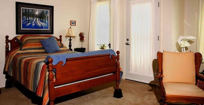 Bedroom - Solstice Senior Living at Columbia