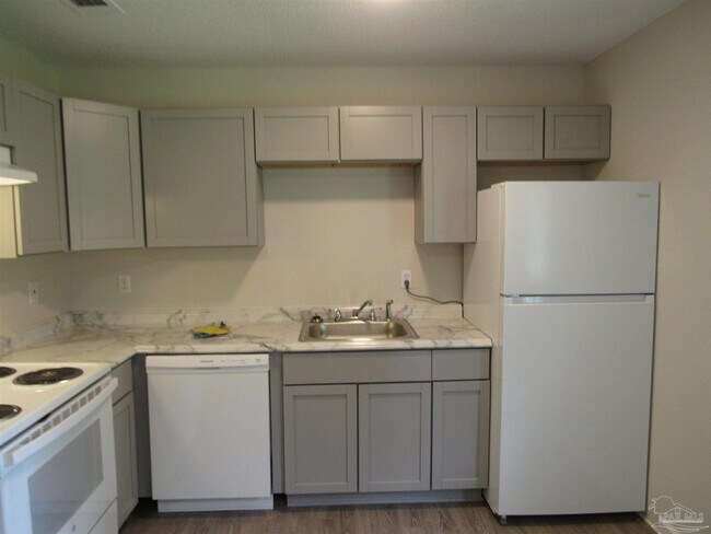 Foto del edificio - 9016 Bowman Ave