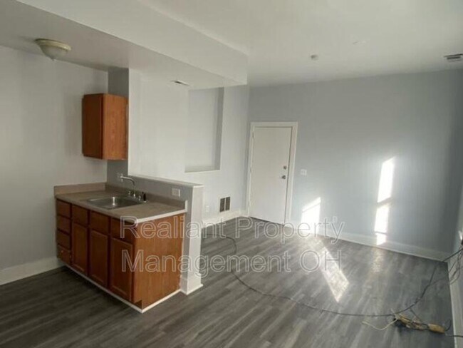 Foto del edificio - 3107 Colerain Ave