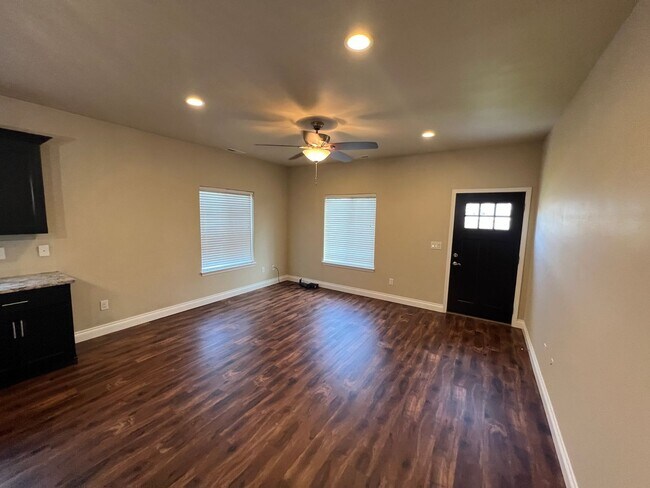 Building Photo - B604