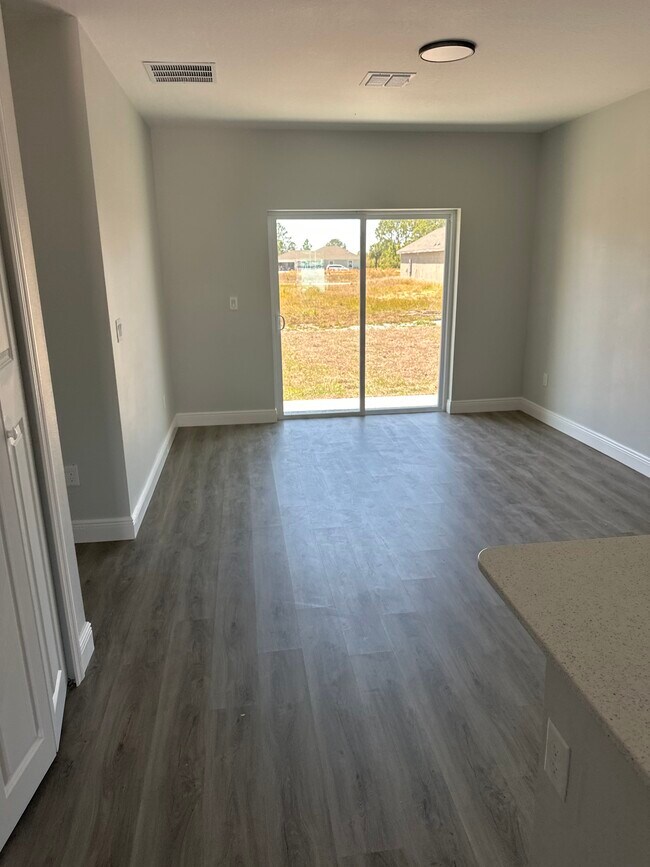 Foto del edificio - 6918-6920 Dickinson Dr