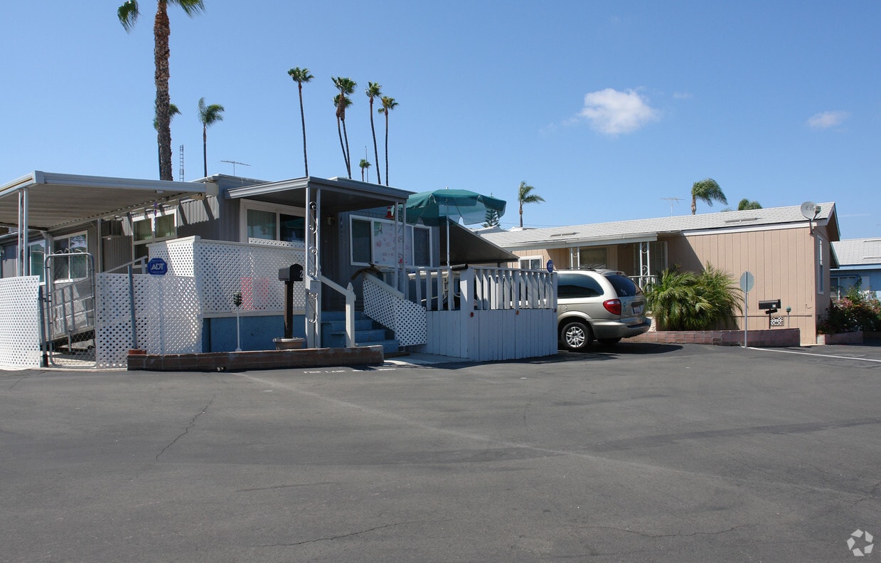 Vista Manor Apartments in Vista, CA