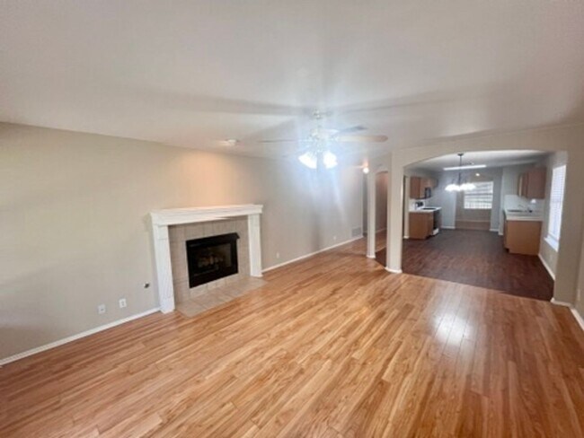 Foto del edificio - 3 BD 2 BA house for Lease: Leander Tx: