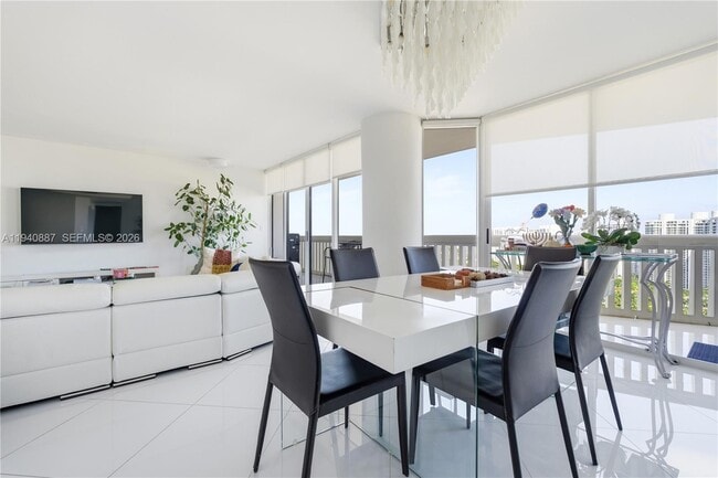 Foto del edificio - 1000 W Island Blvd