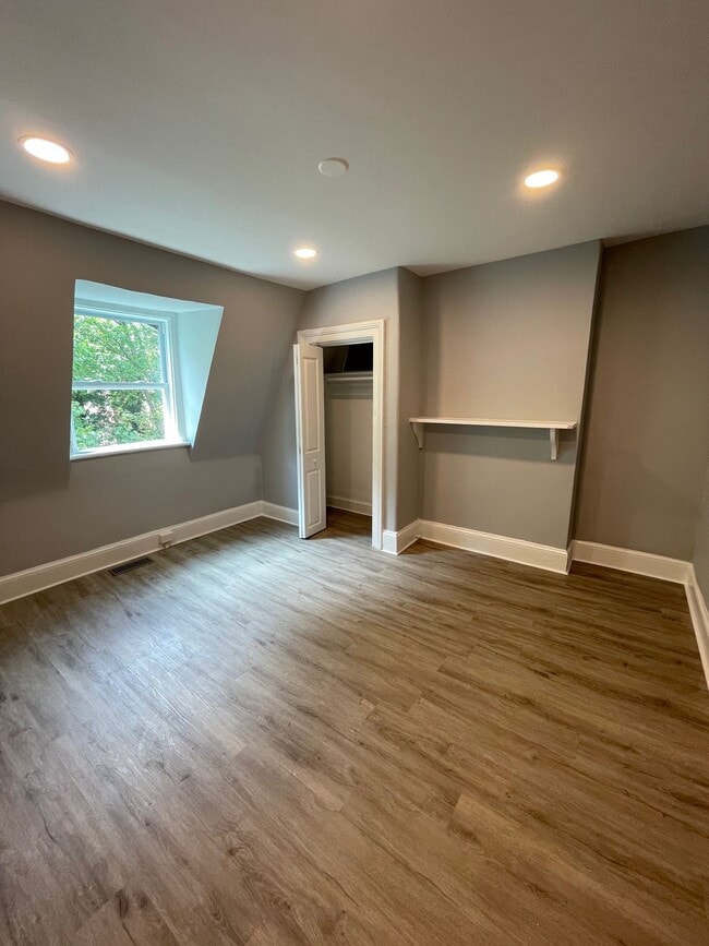 Building Photo - 192 Lander St