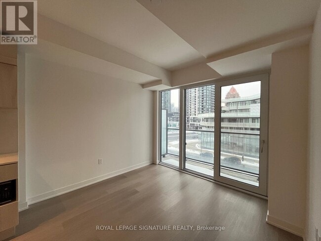 Photo du bâtiment - 448 Burnhamthorpe Rd W