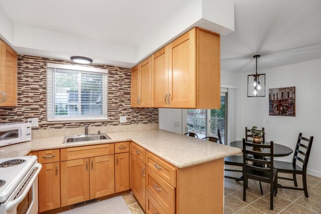 Building Photo - 9215 Tavistock Dr