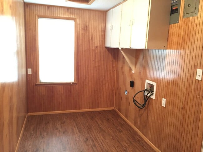 Building Photo - Pre-Leasing - Traditional Home in Tech Terrace near J&B Coffee!