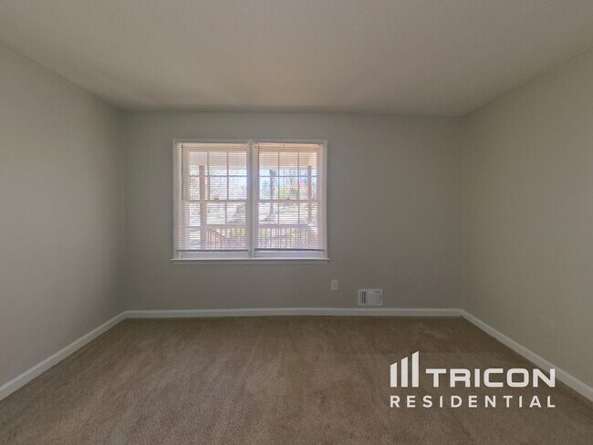 Foto del edificio - 202 Holly Springs Ct