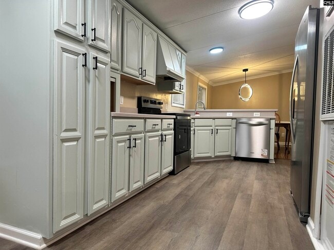 Building Photo - 221 Bentgrass Ln