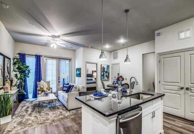 Foto principal - 1 bedroom in Houston TX 77008