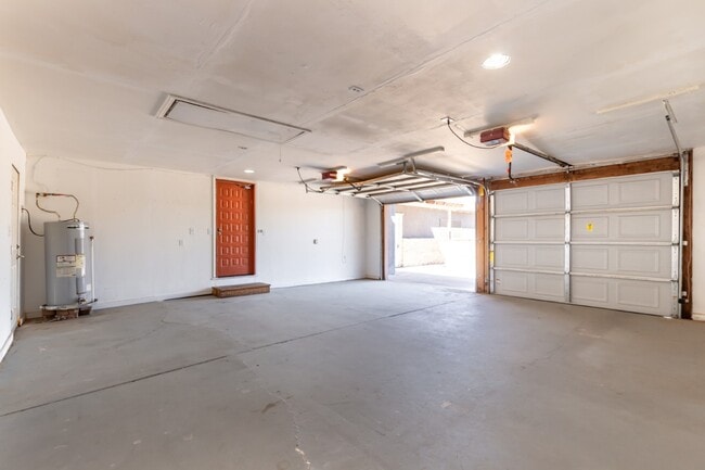 Building Photo - 1495 N Casa Grande Ave