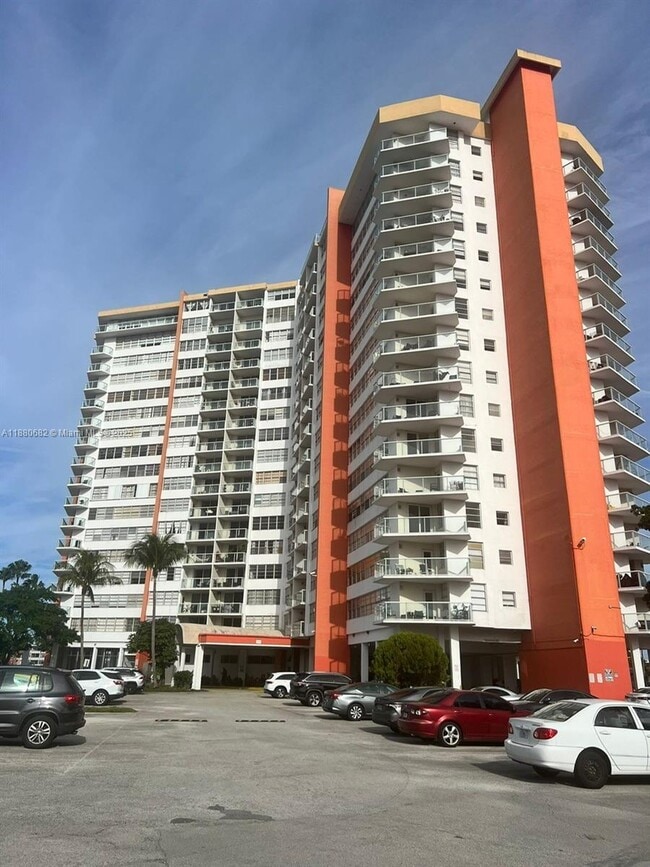 Building Photo - 1351 NE Miami Gardens Dr