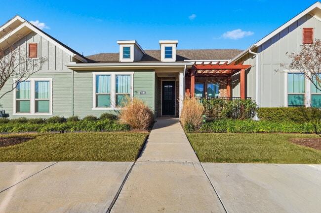 1332 Square foot townhome in a beautiful community in Argyle, TX ready for lease. - 1332 Square foot townhome in a beautiful community in Argyle, TX ready for lease.