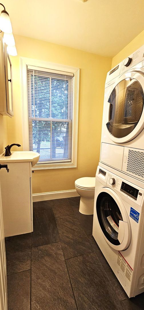 Building Photo - 33 Intervale Ave