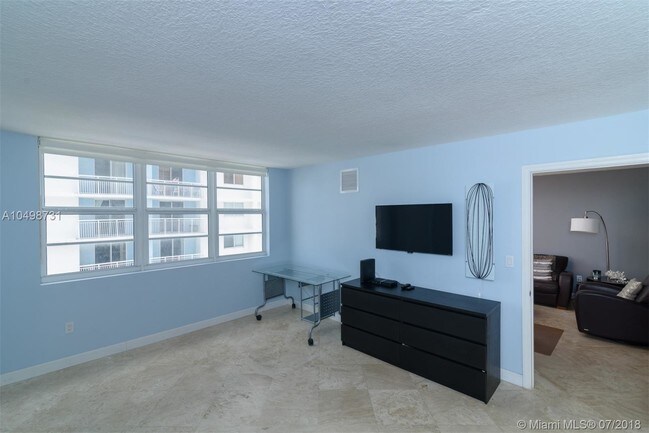 Foto del edificio - 6917 Collins Ave