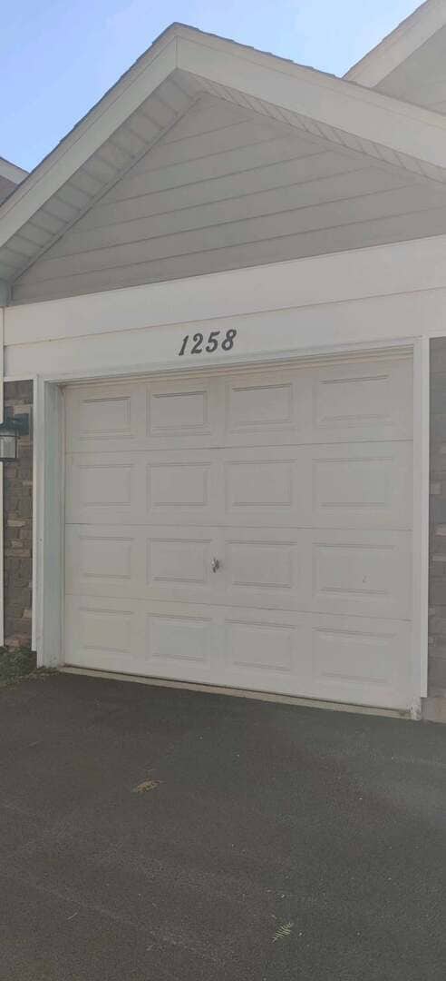 Building Photo - 1258 Cranbrook Dr