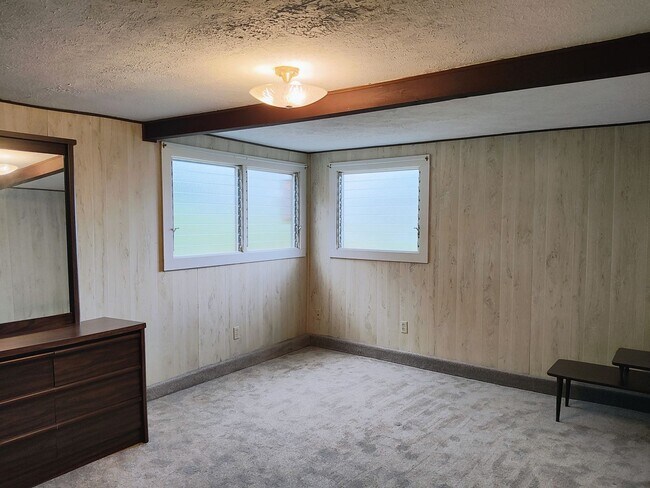 Building Photo - 2BR/1BA downstairs unit located in Hilo- p...