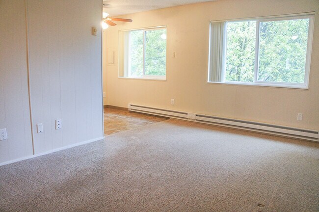 Foto del edificio - Top Floor 1 Bed in Buckman Neighborhood!