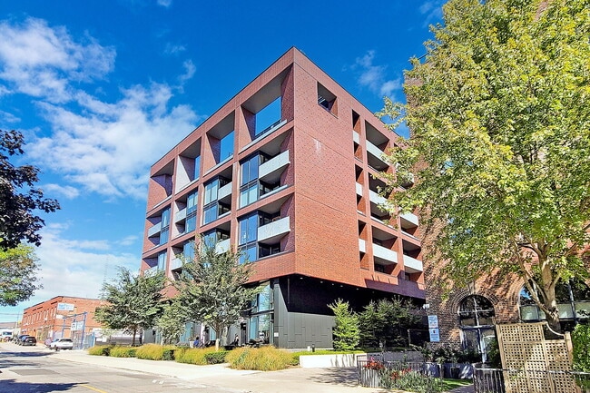 Building Photo - 383 Sorauren Ave