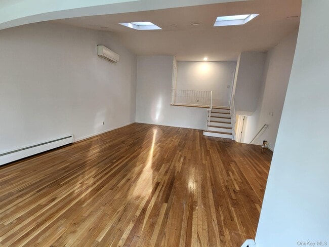 Foto del edificio - 544 Cedarwood Dr