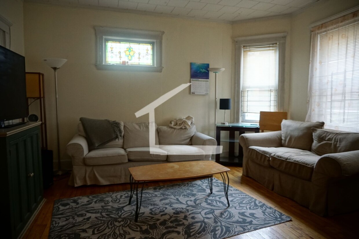 Primary Photo - Large 4 bed unit available for the upcomin...