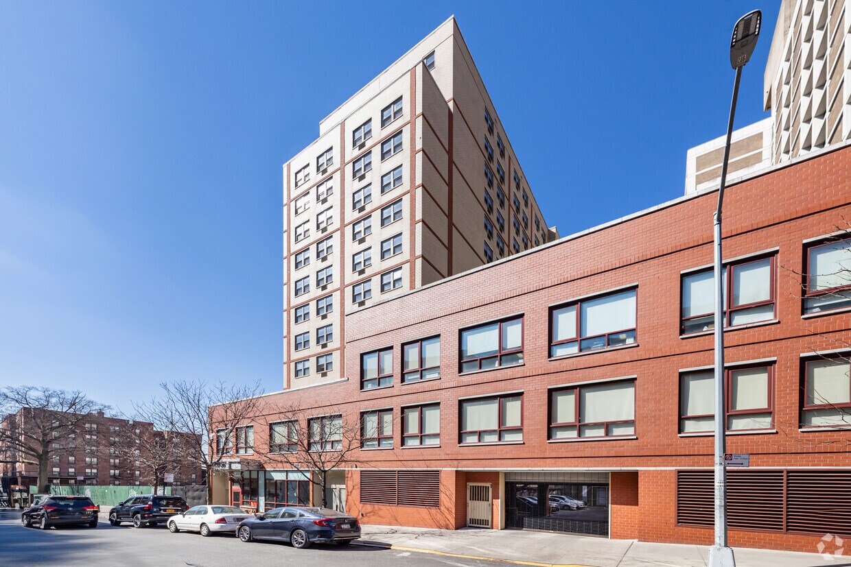 Building Photo - 13739 45th Ave