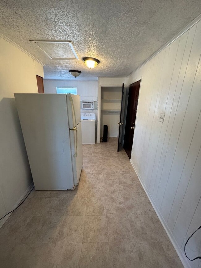 Building Photo - 739 Iberis Rd S