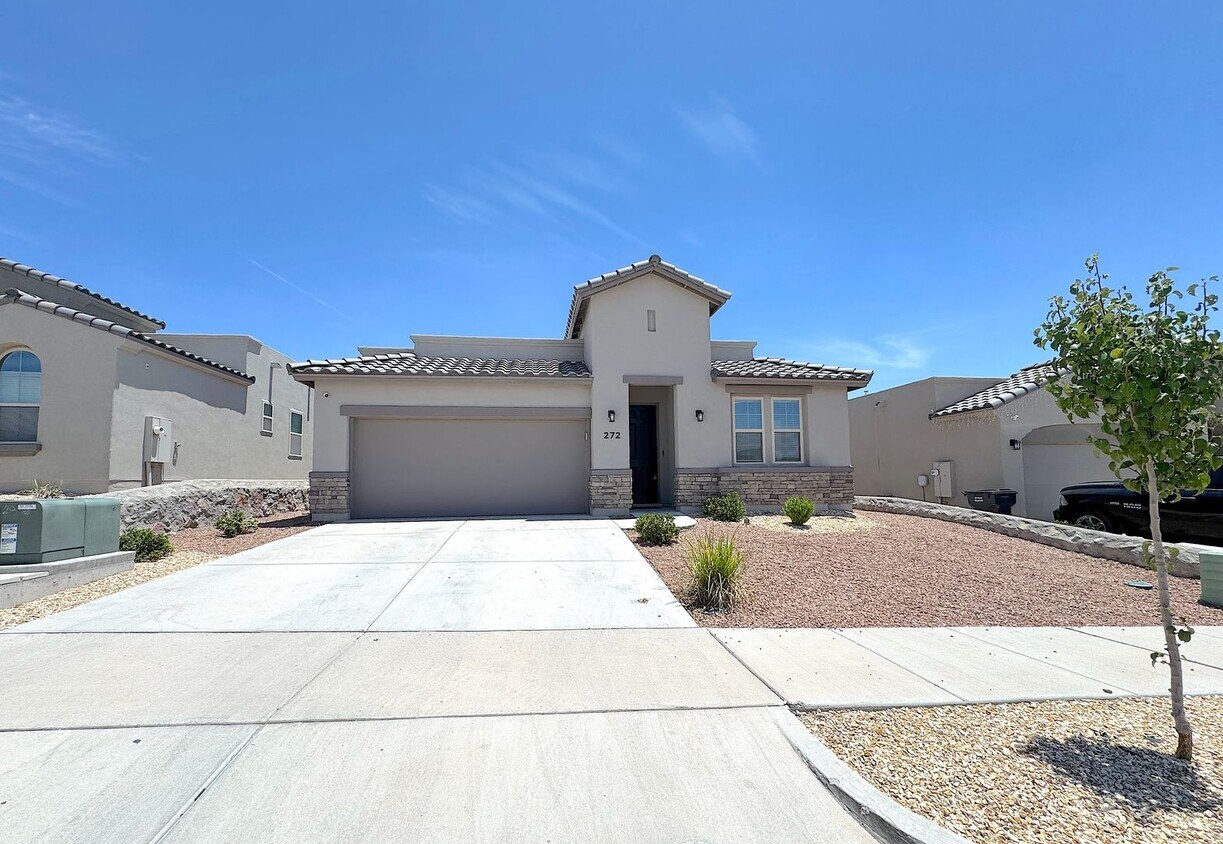 Foto principal - East El Paso 4 bed Refrig A/C!