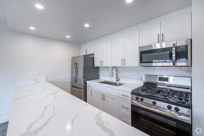 Studio - 500SF - Kitchen - Enclave 693