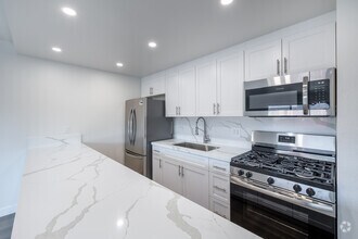 Studio - 500SF - Kitchen - Enclave 693