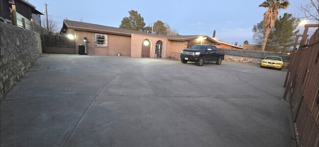 Building Photo - 9921 Isaac Dr